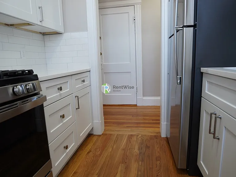 79 Gordon St — Photo 4
