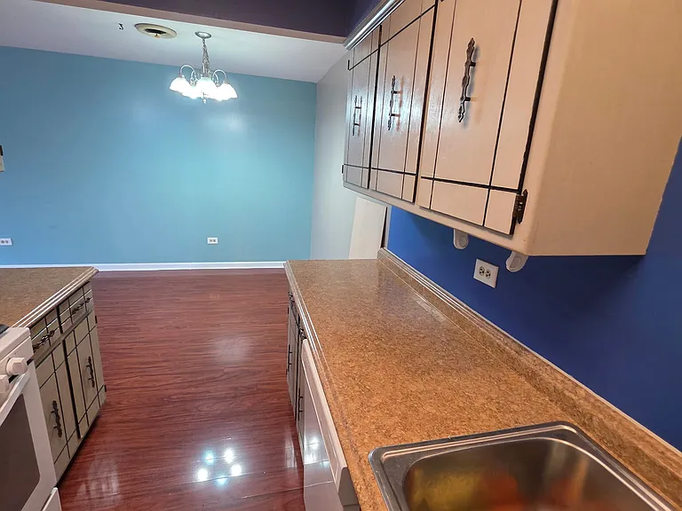 8901 S Roberts Rd #108 — Photo 7