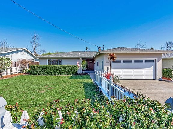 4th image of 558 Tarragon Drive