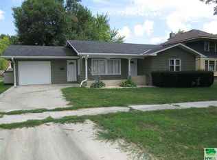 719 8th Ave, Sheldon, IA 51201