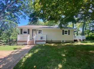 43 Washington Trl, Hopatcong, NJ 07843