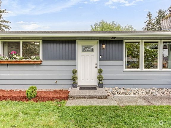 4th image of 8713 46th Drive NE