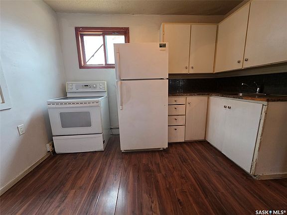 4th image of 927 North Railway Street E