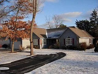1061 Chatham Ln photo 1