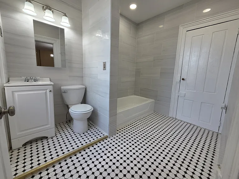 23 Main St #2 — Photo 8