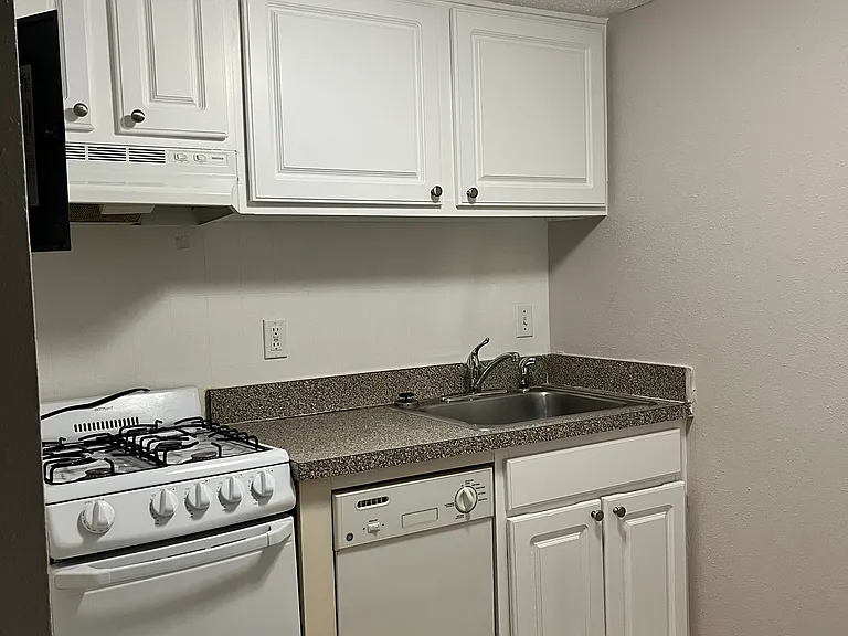 121 Oyster Bay Cir #360 — Photo 5