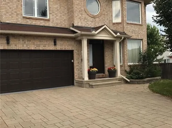 129 Rocky Hill Dr, Ottawa, ON K2G 7B2