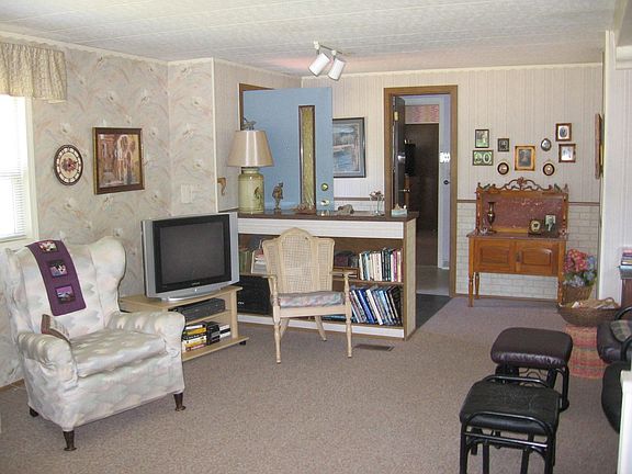 4th image of 424 College St