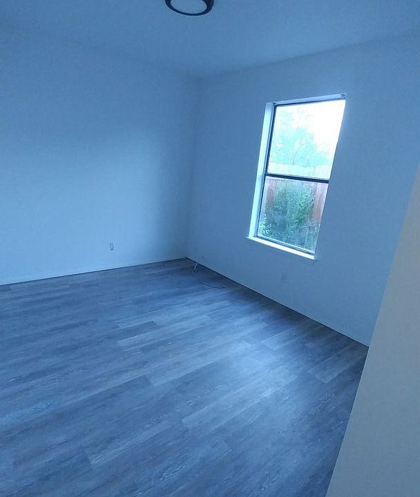 1st image of 11109 Ventura Pl NE APT 2