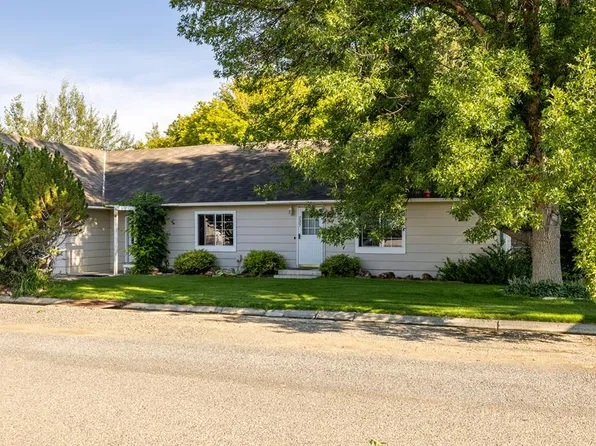 239 E Shoshone Ave, Byron, WY 82412