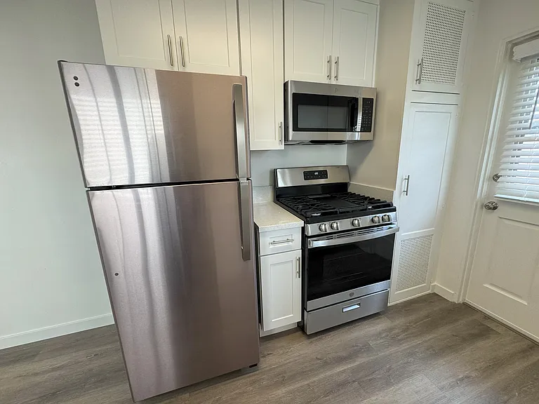 5058-68 Santa Monica Ave #5064.5 — Photo 11