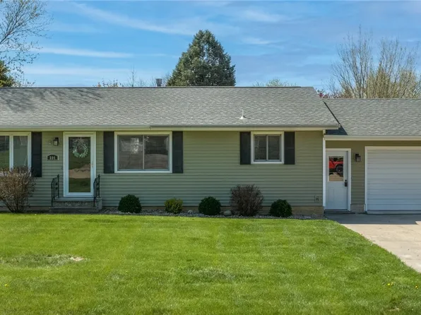 804 W 17th St, Vinton, IA 52349