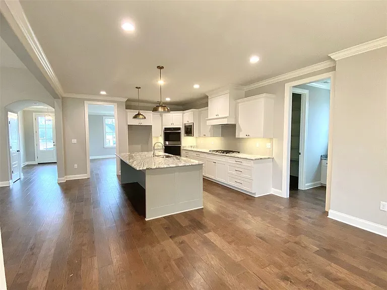 327 Belfair Cv — Photo 9
