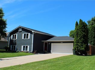 913 Delaware Ave, Ames, IA 50014