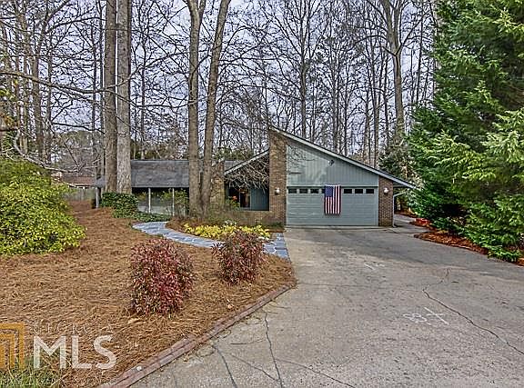 2nd image of 107 Holly Ct