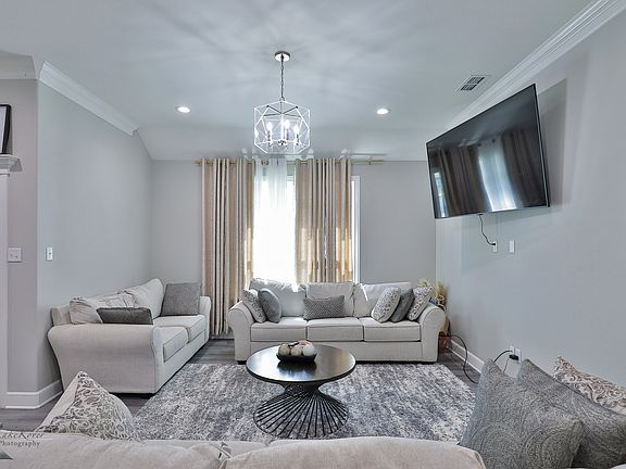 3rd image of 5433 Fallbrook Dr