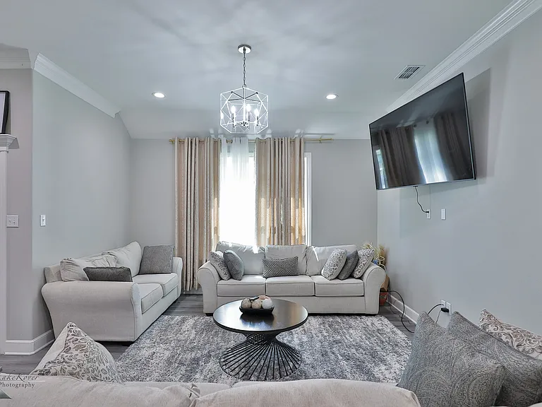 5433 Fallbrook Dr — Photo 3