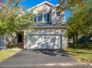 26 Alexandra Way #726, Clinton, NJ 08809