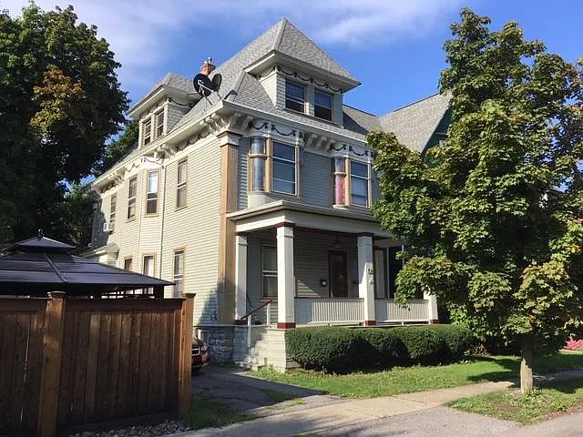 58 Robie St #UPPER
