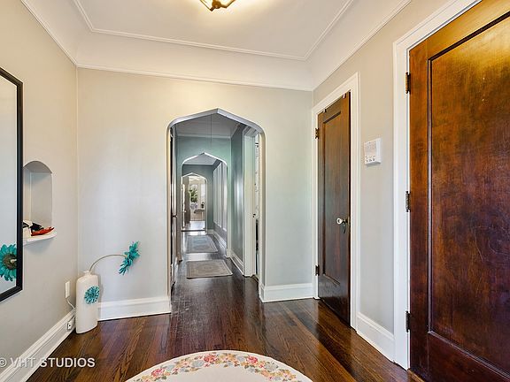 2nd image of 6018 N Oakley Ave