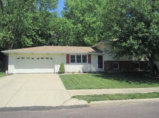 2202 Wildwood Dr, Pekin, IL