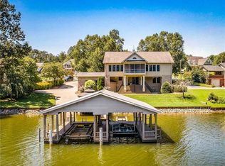 4028 6th St NW, Hickory, NC 28601