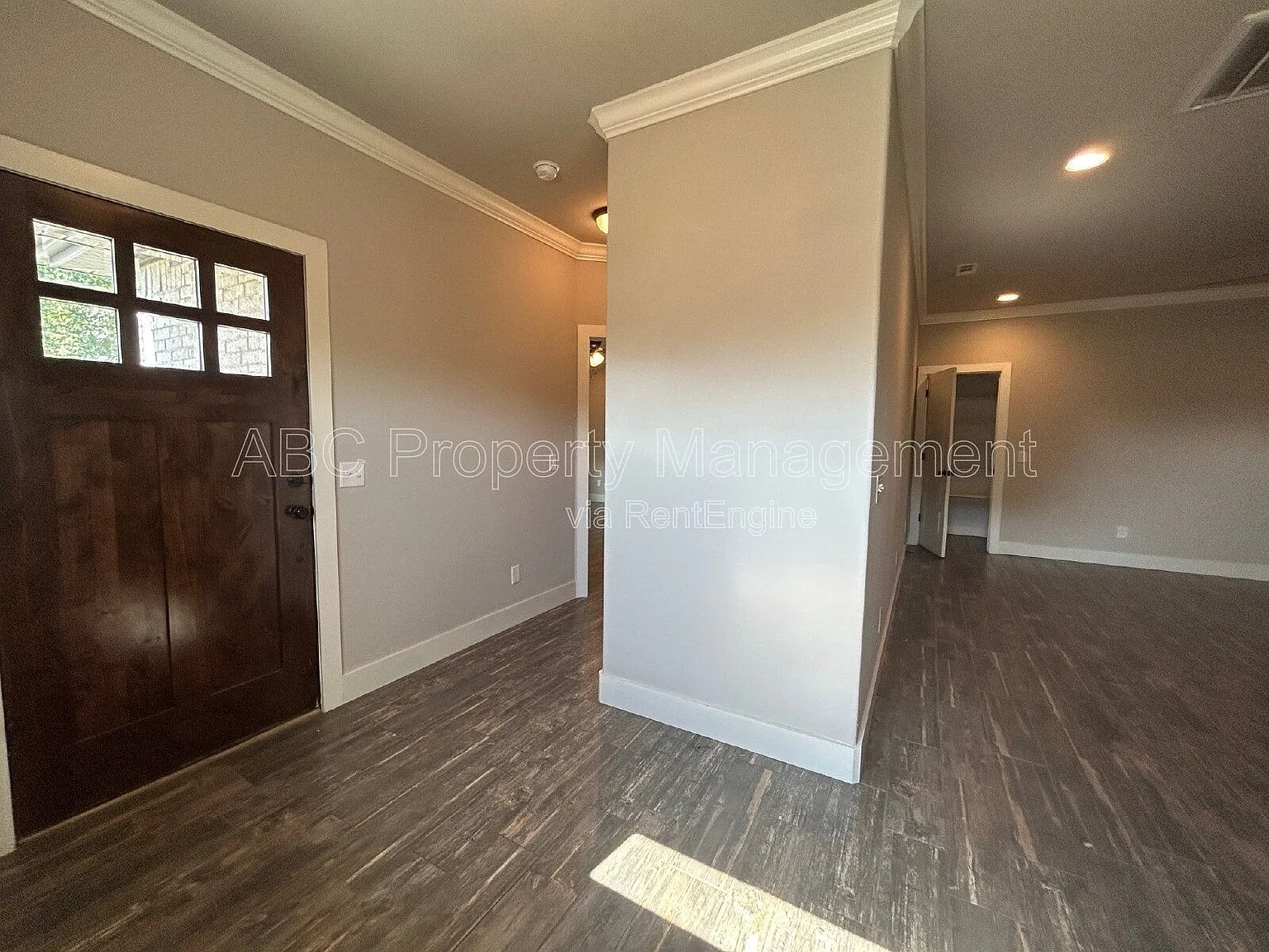 4 bed, 2.5 bath, 1966 sqft, $2,025 — Photo 2