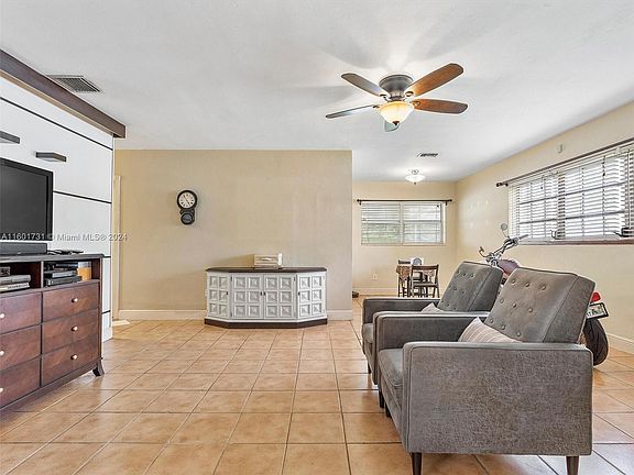 4th image of 18040 SW 94th Ct