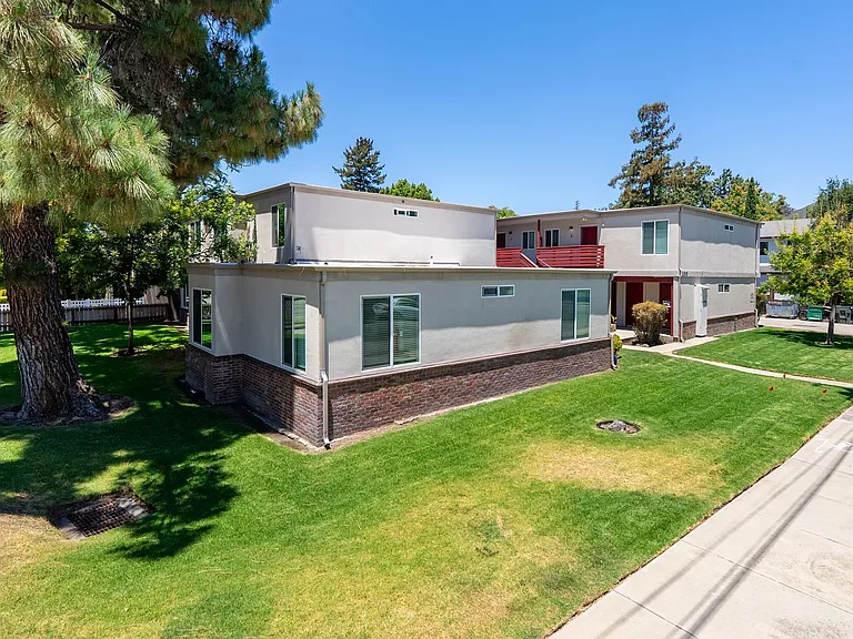 1100 Leff Street — Photo 30