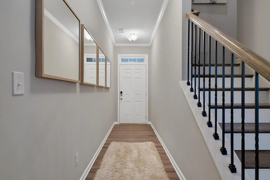 3 bed, 2.5 bath, 1888 sqft, $2,700 — Photo 3