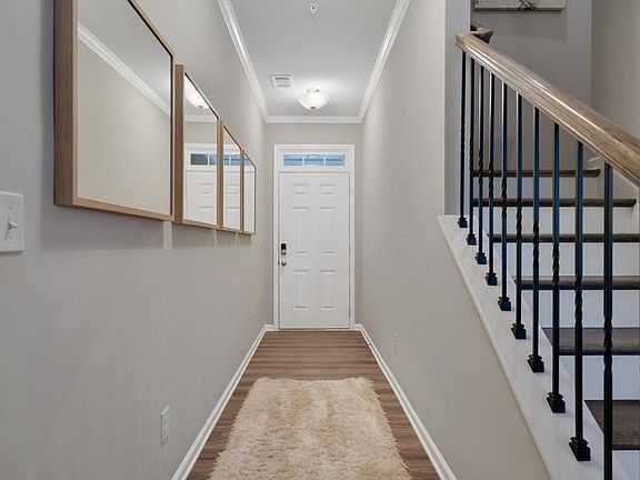 3rd image of 230 Lower Pheasant Ln