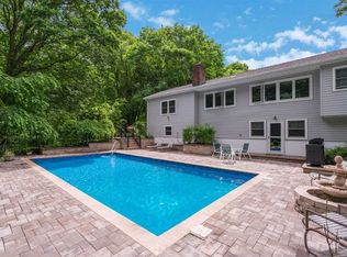 25 Walnut Pl, Huntington, NY 11743