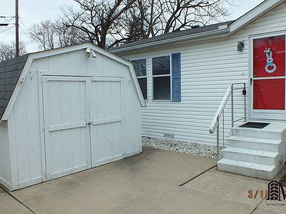 3rd image of 67 Riverview Dr