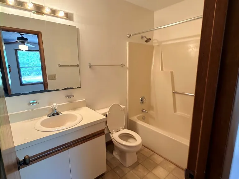 1276 N Forest Dr — Photo 16