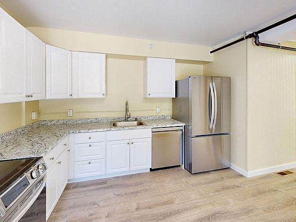 2nd image of 145 North St #7
