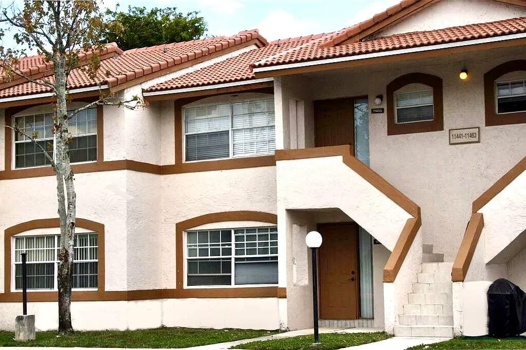 2 bed, 2.0 bath, 835 sqft, $1,800 — Photo 1