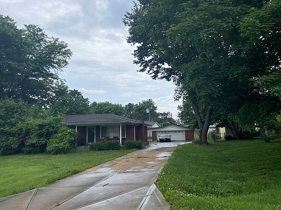 2nd image of 223 Meadowbrook Cir