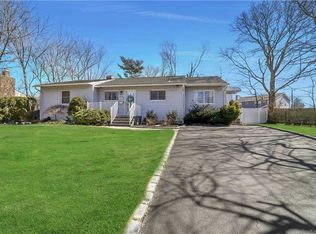 220 Central Park Rd, Plainview, NY 11803