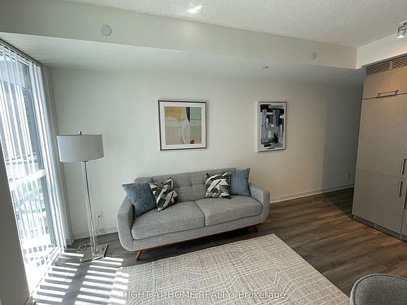 3rd image of 87 Peter St #1713