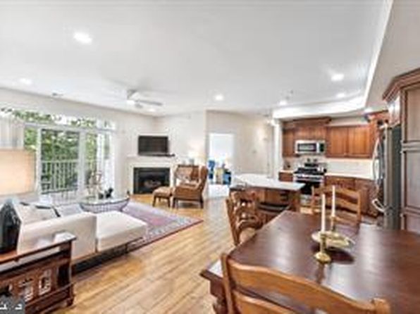 320 Victoria Gardens Dr #K