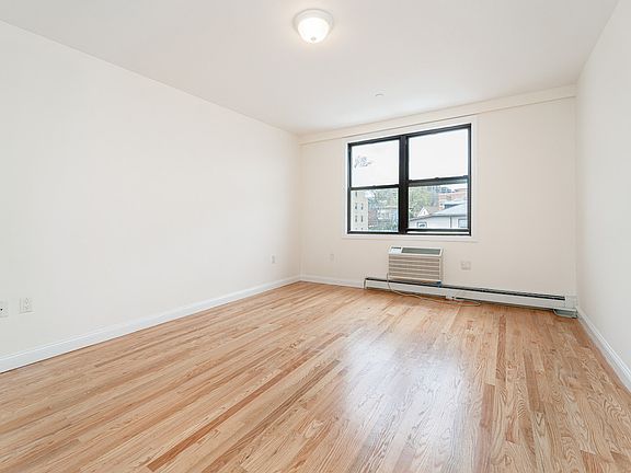 5th image of 14-31 Astoria Blvd #3T