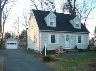 4 Jefferson St, Enfield, CT 06082