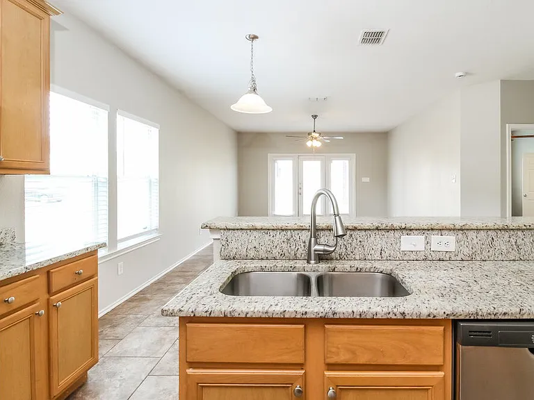 10048 Iron Ridge Dr — Photo 8