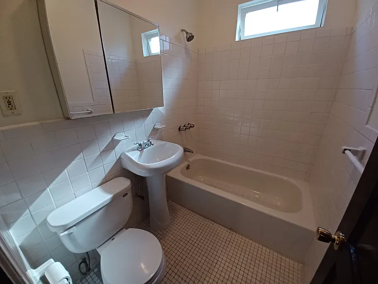 262 Bond St — Photo 11