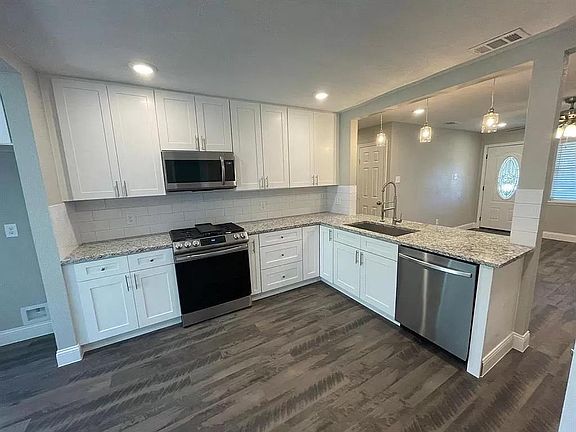 3rd image of 1522 Russell Dr