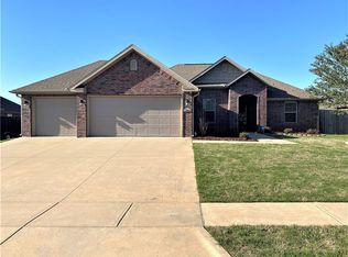 1302 Robins St, Pea Ridge, AR 72751