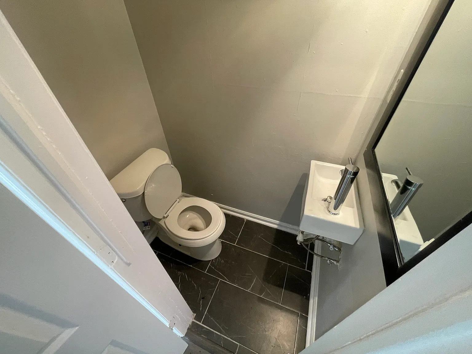 Section 8 Approved 2/1.5 — Photo 2