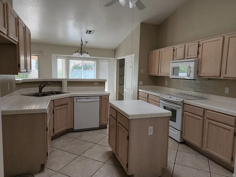 1126 W Grand Caymen Dr — Photo 49