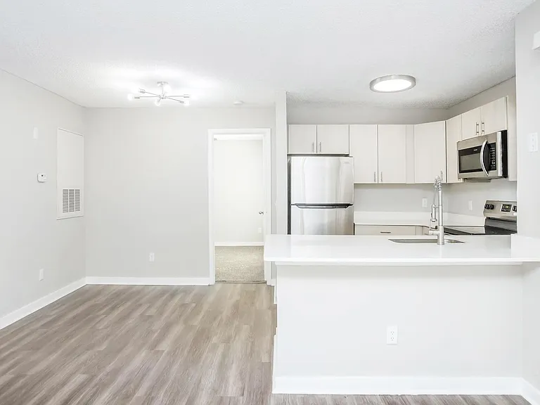 Highgate Apartments — Photo 10