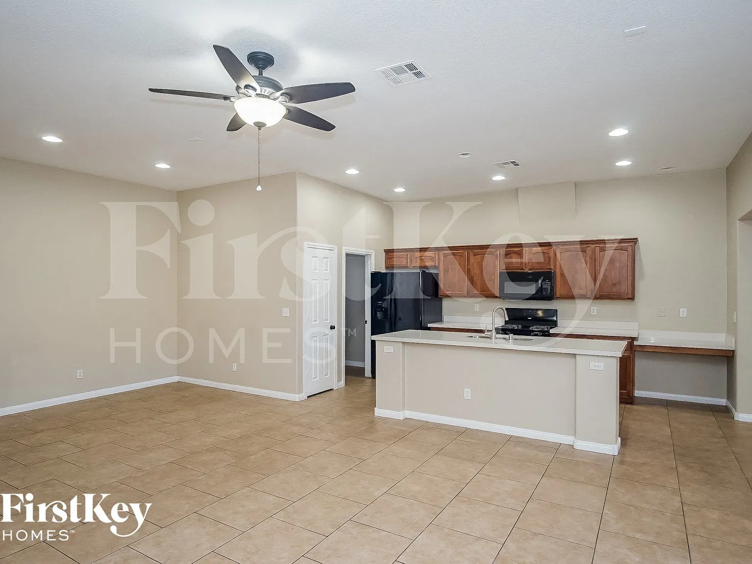 3 bed, 2.0 bath, 1552 sqft, $2,060 — Photo 2